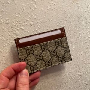 Gucci card holder. Brown leather accent.